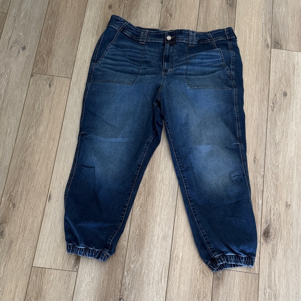 Torrid Dark Wash Cropped Jeans